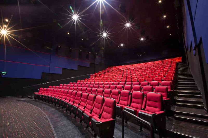 Rạp chiếu phim là công trình văn hóa cho mọi người giải trí
